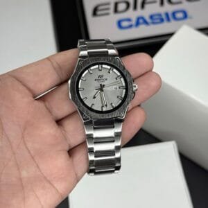 Men's Silver Quartz Watch with Anti-Reflective Sapphire Crystal