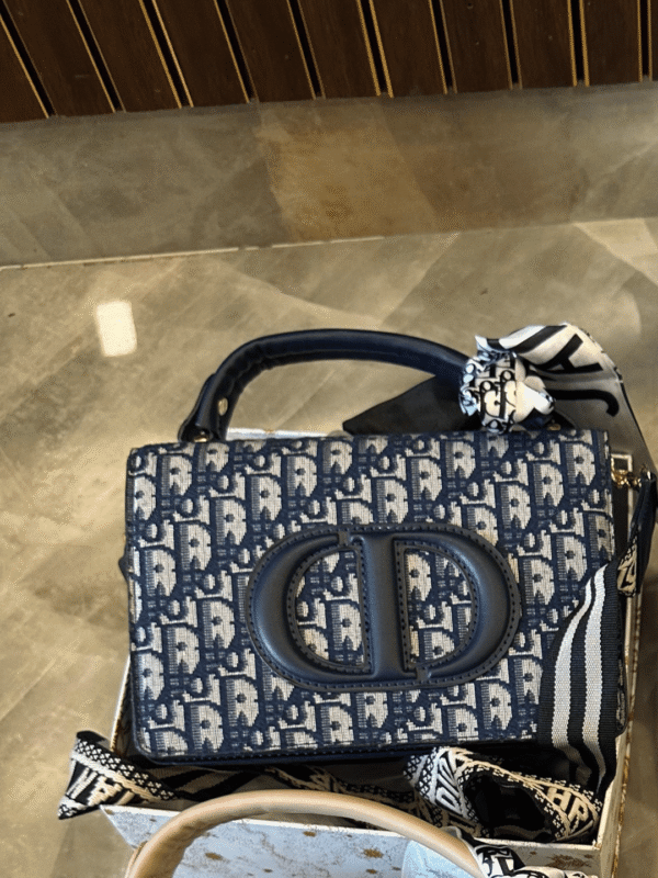 Signature Flap Shoulder Bag for Women BSBmart