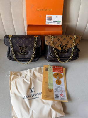 Compact Carry Handbag for Women | BSBmart