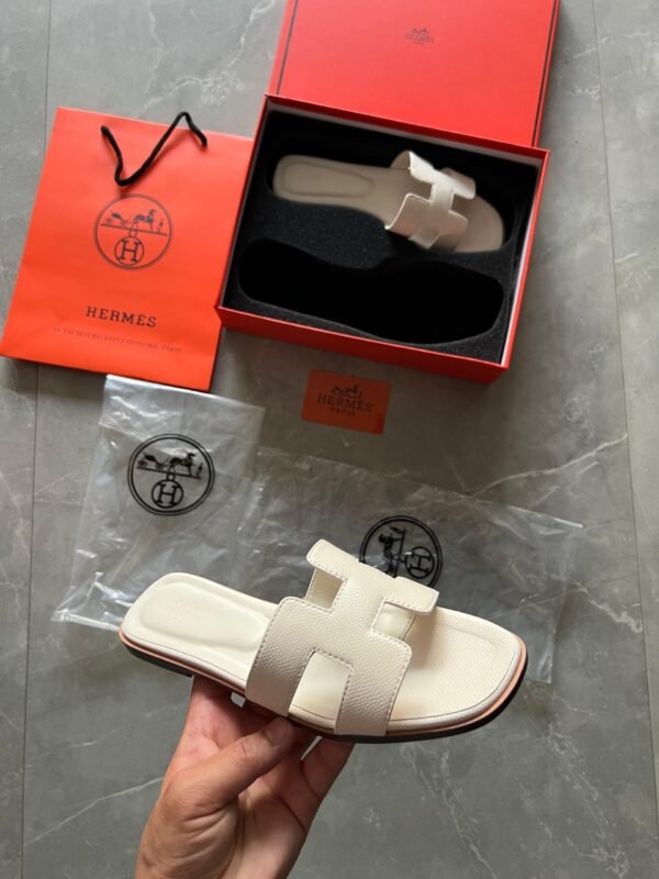 Luxury Flat Sandals for Women | BSBmart