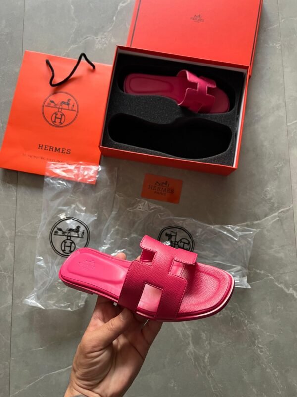 Luxury Flat Sandals for Women | BSBmart