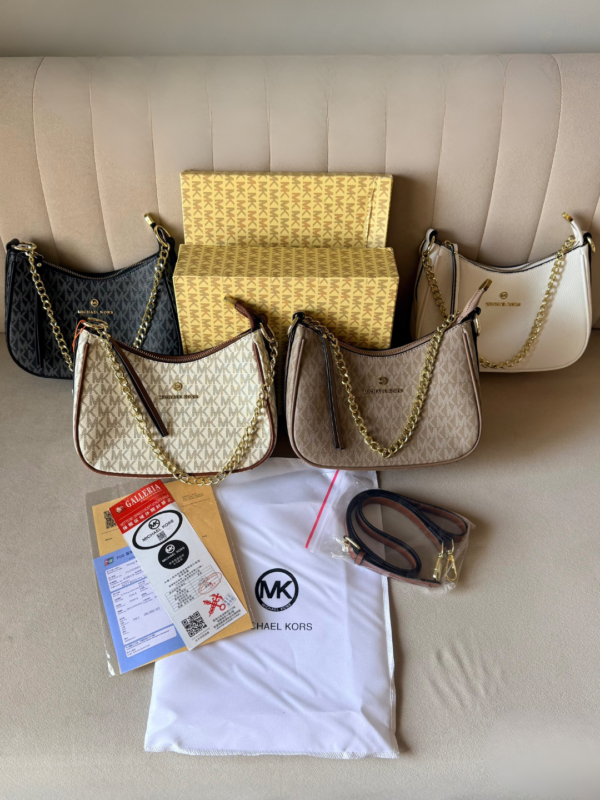 Small Logo Shoulder Bag for Women | BSBmart