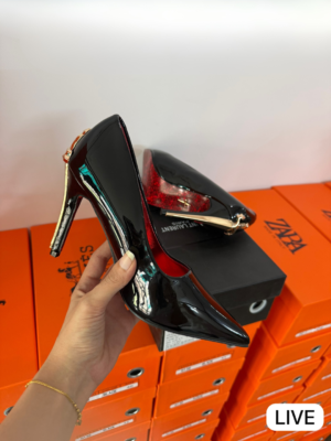 Women Dagger Heels in Black and Gold BSBmart